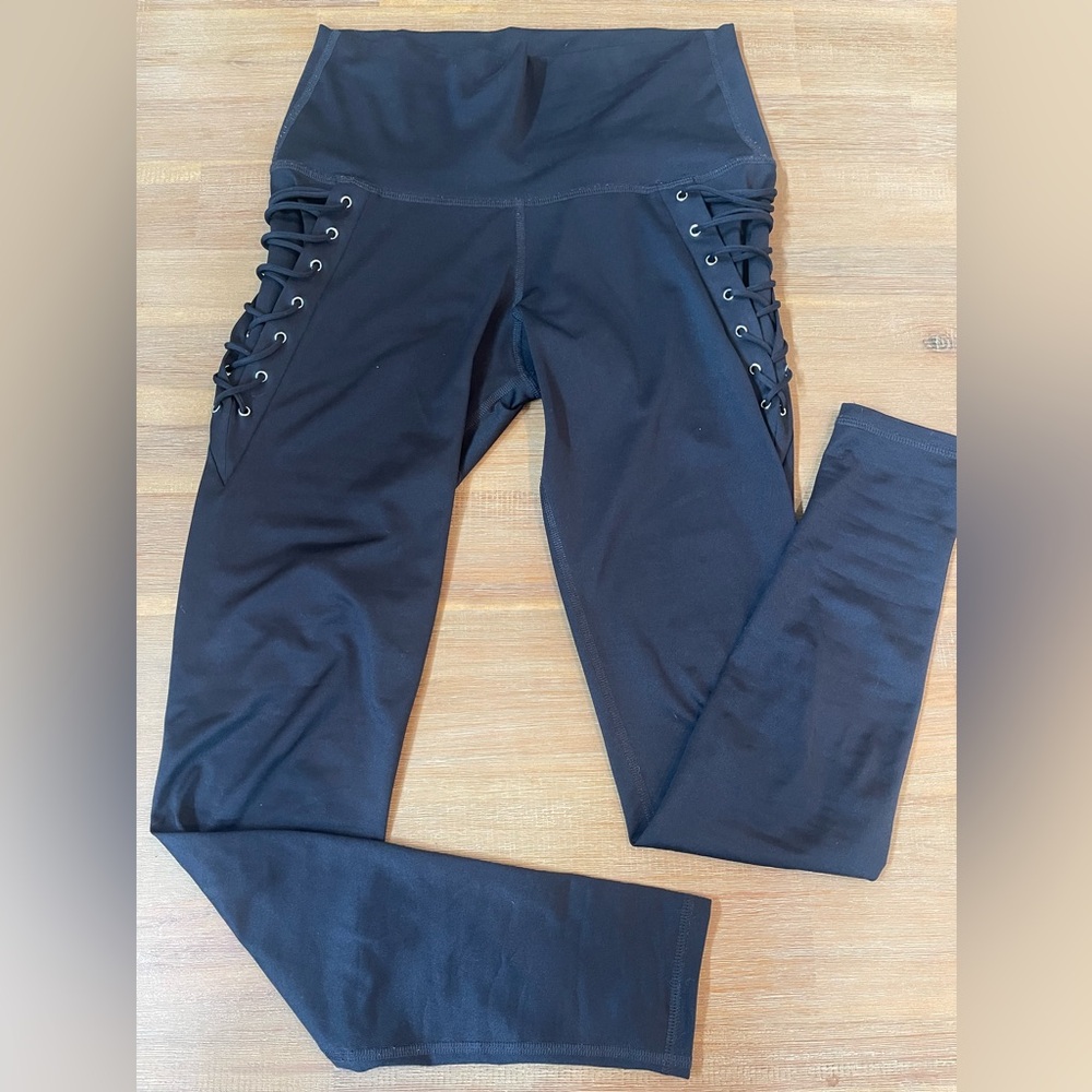 Mika Yoga Wear Victoria Legging size L (fits like a M)